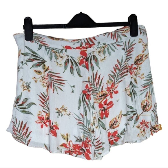 Women's Hummingbird Tropical Floral Crepe Shorts, Size Medium - Picture 3 of 6